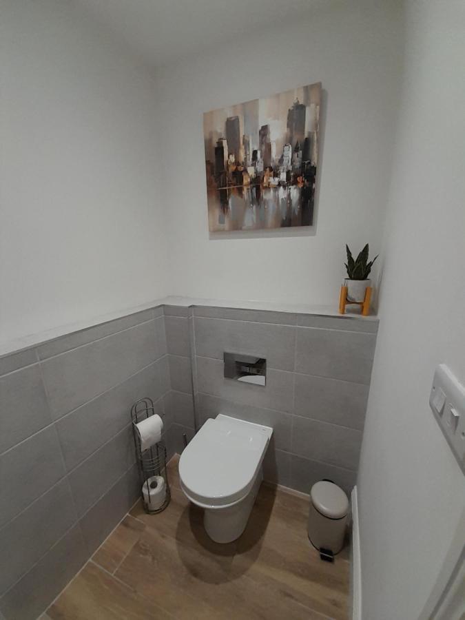 The Stables A Contractor Family 2 Bed Town House In Central Мелтън Моубрей Екстериор снимка